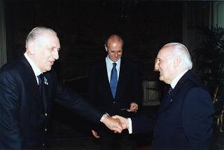 Avv. Furio Lauri, presidente del Gruppo Medaglie d'Oro al Valor Militare d'Italia, con il nuovo Consiglio direttivo