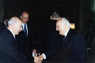 Avv. Furio Lauri, presidente del Gruppo Medaglie d'Oro al Valor Militare d'Italia, con il nuovo Consiglio direttivo