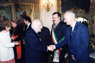 Torino: intervento del Presidente della Repubblica alla cerimonia inaugurale del III Congresso internazionale di studi sulla Sindone ed alla celebrazione del 50° anniversario dell'elezione di Luigi Einaudi alla Presidenza della Repubblica
