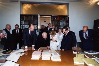 Torino: intervento del Presidente della Repubblica alla cerimonia inaugurale del III Congresso internazionale di studi sulla Sindone ed alla celebrazione del 50° anniversario dell'elezione di Luigi Einaudi alla Presidenza della Repubblica