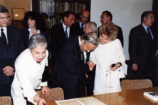 Torino: intervento del Presidente della Repubblica alla cerimonia inaugurale del III Congresso internazionale di studi sulla Sindone ed alla celebrazione del 50° anniversario dell'elezione di Luigi Einaudi alla Presidenza della Repubblica
