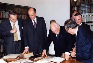 Torino: intervento del Presidente della Repubblica alla cerimonia inaugurale del III Congresso internazionale di studi sulla Sindone ed alla celebrazione del 50° anniversario dell'elezione di Luigi Einaudi alla Presidenza della Repubblica