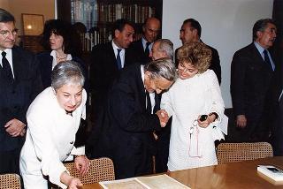 Torino: intervento del Presidente della Repubblica alla cerimonia inaugurale del III Congresso internazionale di studi sulla Sindone ed alla celebrazione del 50° anniversario dell'elezione di Luigi Einaudi alla Presidenza della Repubblica