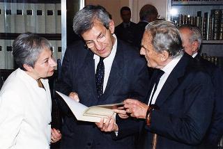 Torino: intervento del Presidente della Repubblica alla cerimonia inaugurale del III Congresso internazionale di studi sulla Sindone ed alla celebrazione del 50° anniversario dell'elezione di Luigi Einaudi alla Presidenza della Repubblica