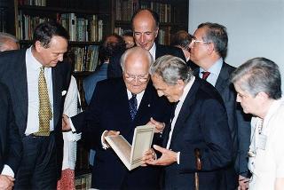 Torino: intervento del Presidente della Repubblica alla cerimonia inaugurale del III Congresso internazionale di studi sulla Sindone ed alla celebrazione del 50° anniversario dell'elezione di Luigi Einaudi alla Presidenza della Repubblica