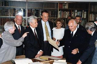 Torino: intervento del Presidente della Repubblica alla cerimonia inaugurale del III Congresso internazionale di studi sulla Sindone ed alla celebrazione del 50° anniversario dell'elezione di Luigi Einaudi alla Presidenza della Repubblica