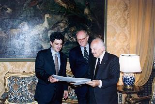 Cerimonia di consegna del Premio "Presidente della Repubblica 1998" dell'Accademia Nazionale di San Luca al maestro Nunzio Di Stefano