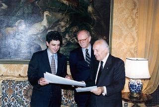Cerimonia di consegna del Premio "Presidente della Repubblica 1998" dell'Accademia Nazionale di San Luca al maestro Nunzio Di Stefano