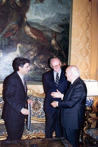 Cerimonia di consegna del Premio "Presidente della Repubblica 1998" dell'Accademia Nazionale di San Luca al maestro Nunzio Di Stefano