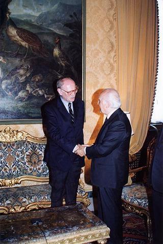 Cerimonia di consegna del Premio "Presidente della Repubblica 1998" dell'Accademia Nazionale di San Luca al maestro Nunzio Di Stefano
