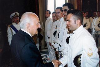 Amm. sq. Umberto Guarnieri, capo di Stato maggiore della Marina, ed una rappresentanza della Forza Armata, in occasione della Festa della Marina