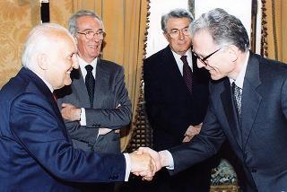 Prof. Pippo Ranci, presidente dell'Autorità per l'energia elettrica ed il gas, con i componenti l'organo collegiale