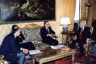 Prof. Pippo Ranci, presidente dell'Autorità per l'energia elettrica ed il gas, con i componenti l'organo collegiale
