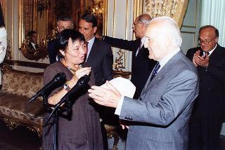 Delegazione di giovani ragazze di nazionalità palestinese, israeliane, spagnole ed italiane, partecipanti a varie iniziative promosse dall'Associazione per la pace