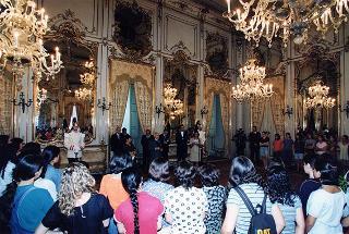 Delegazione di giovani ragazze di nazionalità palestinese, israeliane, spagnole ed italiane, partecipanti a varie iniziative promosse dall'Associazione per la pace