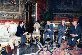 Il Presidente della Repubblica Oscar Luigi Scalfaro incontra Vannino Chiti, presidente della Giunta regionale toscana e presidente della Conferenza delle Regioni periferiche e marittime, con una delegazione della CRPM, per presentare il volume: "Euroland-Civiland"