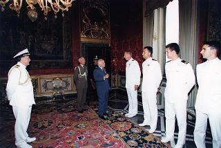 Delegazione di ufficiali e marinai della Compagnia d'onore della Marina Militare, in servizio di guardia d'onore al Palazzo del Quirinale