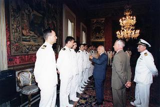 Delegazione di ufficiali e marinai della Compagnia d'onore della Marina Militare, in servizio di guardia d'onore al Palazzo del Quirinale