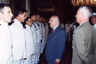 Delegazione di ufficiali e marinai della Compagnia d'onore della Marina Militare, in servizio di guardia d'onore al Palazzo del Quirinale