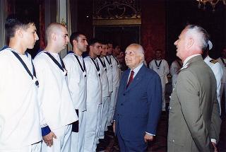 Delegazione di ufficiali e marinai della Compagnia d'onore della Marina Militare, in servizio di guardia d'onore al Palazzo del Quirinale