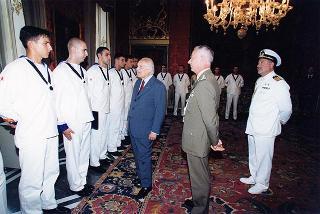 Delegazione di ufficiali e marinai della Compagnia d'onore della Marina Militare, in servizio di guardia d'onore al Palazzo del Quirinale