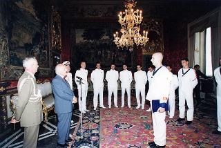Delegazione di ufficiali e marinai della Compagnia d'onore della Marina Militare, in servizio di guardia d'onore al Palazzo del Quirinale