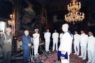 Delegazione di ufficiali e marinai della Compagnia d'onore della Marina Militare, in servizio di guardia d'onore al Palazzo del Quirinale