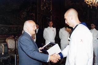 Delegazione di ufficiali e marinai della Compagnia d'onore della Marina Militare, in servizio di guardia d'onore al Palazzo del Quirinale
