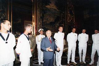 Delegazione di ufficiali e marinai della Compagnia d'onore della Marina Militare, in servizio di guardia d'onore al Palazzo del Quirinale