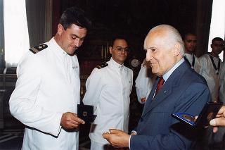 Delegazione di ufficiali e marinai della Compagnia d'onore della Marina Militare, in servizio di guardia d'onore al Palazzo del Quirinale