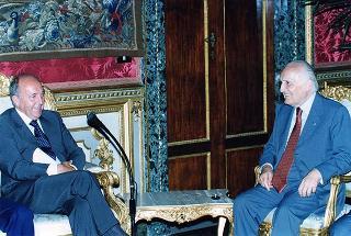 Luciano Mancini, presidente dell'Ente nazionale di assistenza al volo, con i dirigenti dell'ENAV