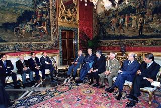 Luciano Mancini, presidente dell'Ente nazionale di assistenza al volo, con i dirigenti dell'ENAV