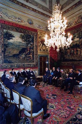 Luciano Mancini, presidente dell'Ente nazionale di assistenza al volo, con i dirigenti dell'ENAV
