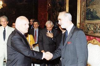 Enzo Iacopino, presidente dell'Associazione della stampa parlamentare, con una delegazione del sodalizio