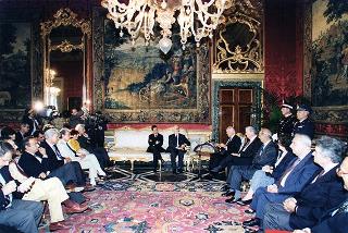 Enzo Iacopino, presidente dell'Associazione della stampa parlamentare, con una delegazione del sodalizio