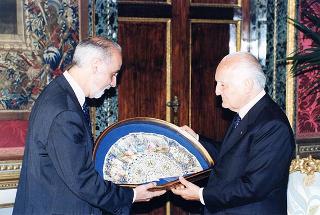 Enzo Iacopino, presidente dell'Associazione della stampa parlamentare, con una delegazione del sodalizio