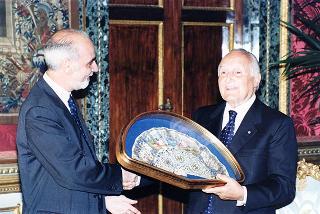 Enzo Iacopino, presidente dell'Associazione della stampa parlamentare, con una delegazione del sodalizio