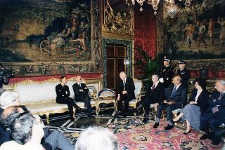 Enzo Iacopino, presidente dell'Associazione della stampa parlamentare, con una delegazione del sodalizio