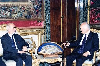 Enzo Iacopino, presidente dell'Associazione della stampa parlamentare, con una delegazione del sodalizio