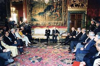 Enzo Iacopino, presidente dell'Associazione della stampa parlamentare, con una delegazione del sodalizio