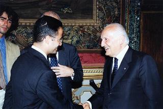 Enzo Iacopino, presidente dell'Associazione della stampa parlamentare, con una delegazione del sodalizio