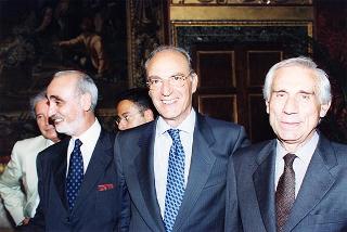 Enzo Iacopino, presidente dell'Associazione della stampa parlamentare, con una delegazione del sodalizio