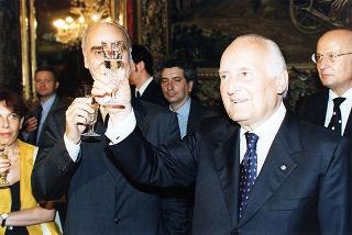 Enzo Iacopino, presidente dell'Associazione della stampa parlamentare, con una delegazione del sodalizio