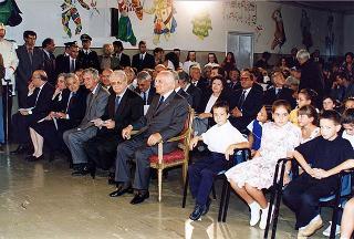 Roma, Scuola elementare "Principe di Piemonte": intervento del Presidente della Repubblica all'inaugurazione dell'anno scolastico 1998-1999 e trasmissione in diretta televisiva del messaggio agli studenti