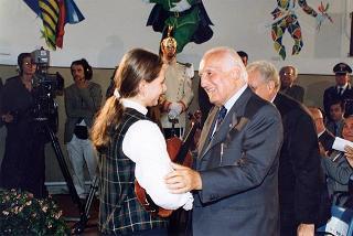 Roma, Scuola elementare "Principe di Piemonte": intervento del Presidente della Repubblica all'inaugurazione dell'anno scolastico 1998-1999 e trasmissione in diretta televisiva del messaggio agli studenti