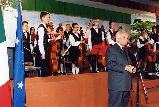Roma, Scuola elementare "Principe di Piemonte": intervento del Presidente della Repubblica all'inaugurazione dell'anno scolastico 1998-1999 e trasmissione in diretta televisiva del messaggio agli studenti