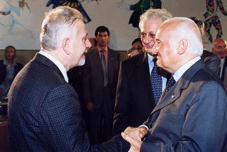 Roma, Scuola elementare "Principe di Piemonte": intervento del Presidente della Repubblica all'inaugurazione dell'anno scolastico 1998-1999 e trasmissione in diretta televisiva del messaggio agli studenti