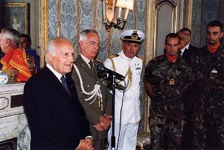 Delegazione di ufficiali, sottufficiali e marinai del Battaglione anfibio "San Marco" di Brindisi, in servizio di guardia d'onore al Palazzo del Quirinale