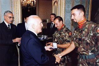 Delegazione di ufficiali, sottufficiali e marinai del Battaglione anfibio "San Marco" di Brindisi, in servizio di guardia d'onore al Palazzo del Quirinale