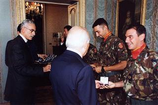 Delegazione di ufficiali, sottufficiali e marinai del Battaglione anfibio "San Marco" di Brindisi, in servizio di guardia d'onore al Palazzo del Quirinale